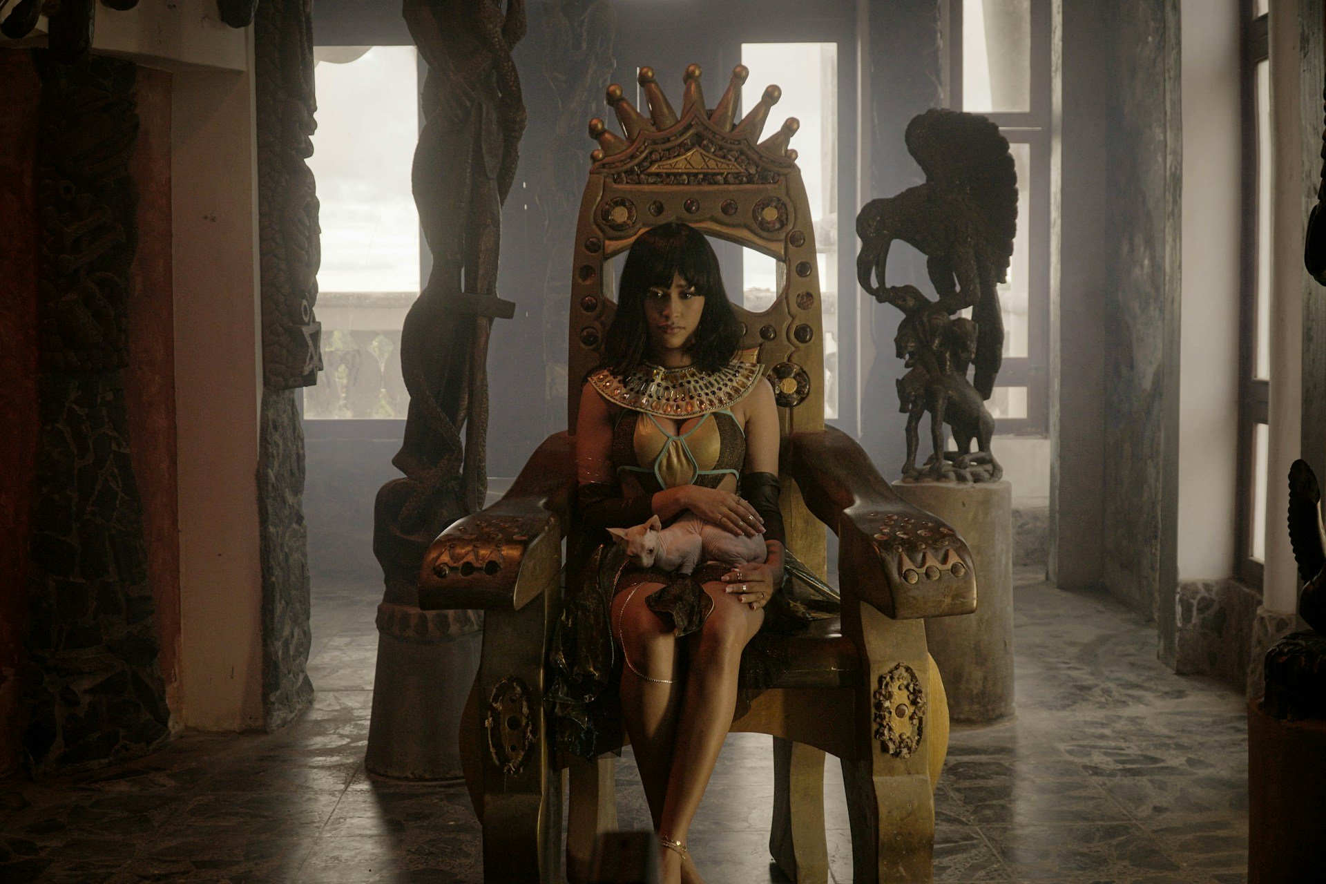 Why Ancient Egyptians Shaved Their Eyebrows When Cats Died